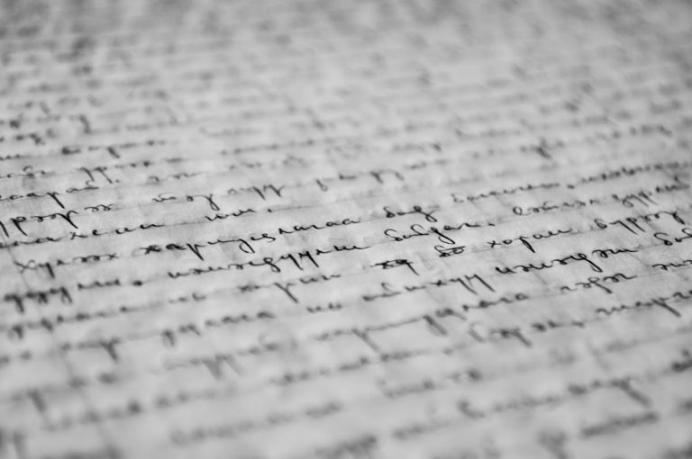 structurer un ebook - cahier et stylo manuscrit